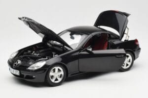 Mercedes SLK R171 Obsidian Must Metallic Minichamps 1:18 B66962319 Metall - pilt 3/9