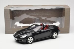 Mercedes SLK R171 Obsidian Must Metallic Minichamps 1:18 B66962319 Metall - pilt 9/9