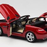 Mercedes SLK R172 Designo Zircon Punane Minichamps 1:18 - image 5 of 8