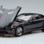 Mercedes SLR McLaren Must CMC 1:18 - image 2 of 10