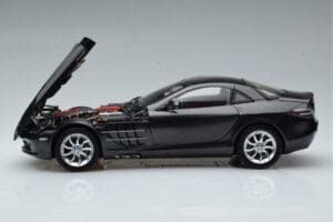 Mercedes SLR McLaren Must CMC 1:18 M-045F Metall - pilt 4/10