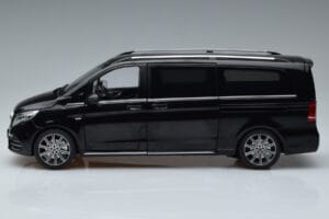 Mercedes V-Class W447 V260L Must OEM 1:18 QALCN89911150 Metall - pilt 4/8
