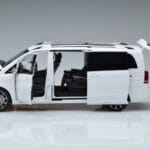 Mercedes V-Class W447 V260L Valge Mercedes 1:18 QALCN89911149 Metall - image 5 of 8