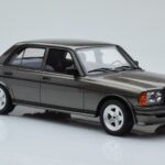 Mercedes W123 AMG 280 Hall Otto 1:18 - image 4 of 6