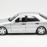 Mercedes C36 AMG W202 Hõbedane UT Models 1:18 - image 3 of 6