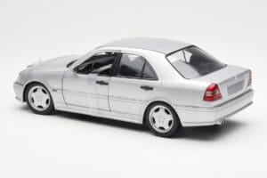 Mercedes C36 AMG W202 Hõbedane UT Models 1:18 180035000 Metall - pilt 5/6