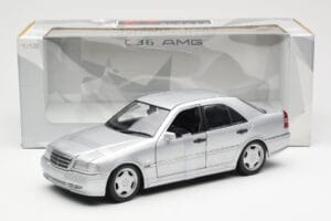 Mercedes C36 AMG W202 Hõbedane UT Models 1:18 180035000 Metall - pilt 6/6