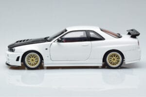 Nissan Skyline GT-R R34 Nismo Z-Tune Valge MotorHelix 1:18 M83407 Metall - pilt 5/11