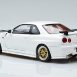Nissan Skyline GT-R R34 Nismo Z-Tune Valge MotorHelix 1:18 - image 7 of 11