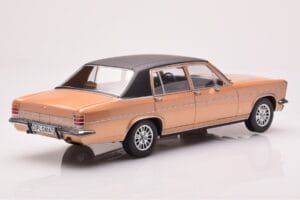 Opel Diplomat B Beež Metallik MCG 1:18 MCG18335 Metall - pilt 2/6