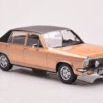 Opel Diplomat B Beež Metallik MCG 1:18 - image 4 of 6