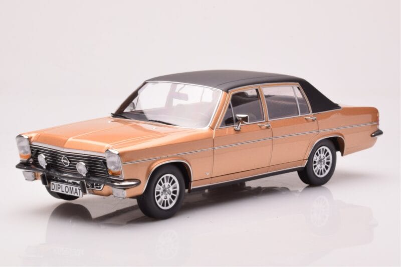 Opel Diplomat B Beež Metallik MCG 1:18