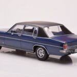 Opel Diplomat B Tumesinine Metallik MCG 1:18 - image 5 of 6