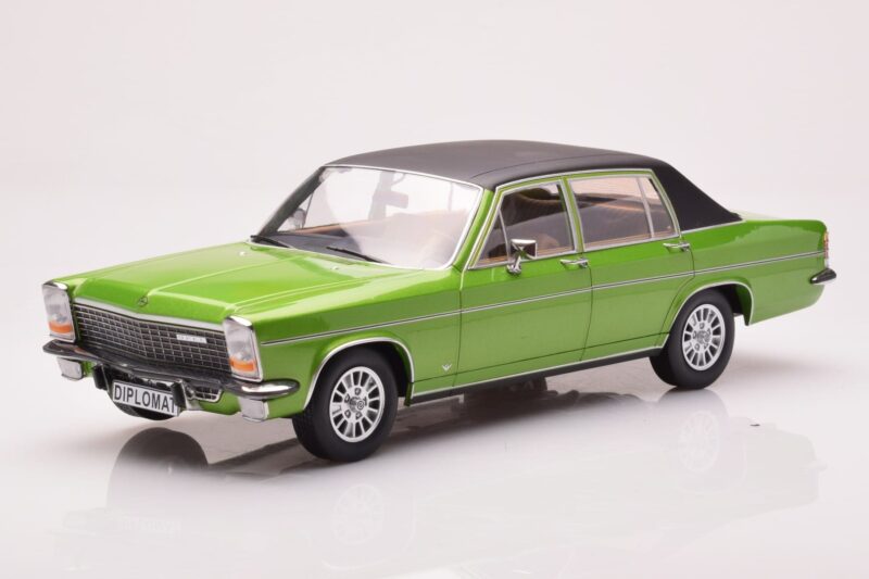 Opel Diplomat B Roheline Metallik MCG 1:18 MCG18337 Metall