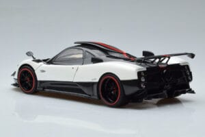 Pagani Zonda Cinque Valge Benny Almost Real 1:18 850601001 Metall - pilt 7/12