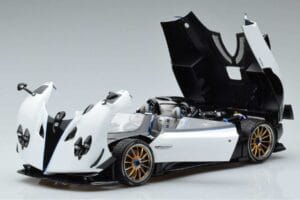 Pagani Zonda HP Barchetta Carbon Fiber Valge LCD 1:18 LCD18009-WH Metall - pilt 2/9