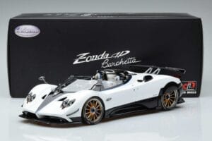 Pagani Zonda HP Barchetta Carbon Fiber Valge LCD 1:18 LCD18009-WH Metall - pilt 9/9