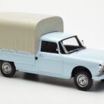 Peugeot 404 Pickup Bache Pastellsinine Otto 1:18 - image 4 of 6