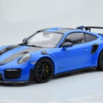Porsche 911 GT2 RS 991.2 Weissach Package Sinine Mustad Magneesiumveljed Minichamps 1:18