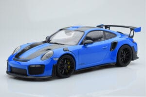 Porsche 911 GT2 RS 991.2 Weissach Package Sinine Mustad Magneesiumveljed Minichamps 1:18