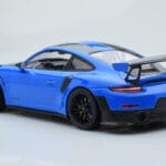 Porsche 911 GT2 RS 991.2 Weissach Package Sinine Mustad Magneesiumveljed Minichamps 1:18 - image 5 of 6