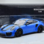 Porsche 911 GT2 RS 991.2 Weissach Package Sinine Mustad Magneesiumveljed Minichamps 1:18 - image 6 of 6