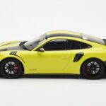 Porsche 911 991.2 GT2 RS Heleroheline Mustade Magneesiumvelgedega Minichamps 1:18 - image 3 of 6