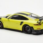 Porsche 911 991.2 GT2 RS Heleroheline Mustade Magneesiumvelgedega Minichamps 1:18 - image 5 of 6