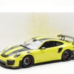Porsche 911 991.2 GT2 RS Heleroheline Mustade Magneesiumvelgedega Minichamps 1:18 - image 6 of 6
