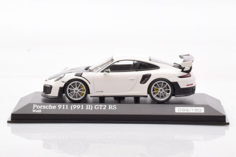 Porsche 911 991.2 GT2 RS Valge Minichamps 1:43