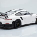 Porsche 911 GT2 RS 991.2 Weissach Package Valge Mustad Magneesiumveljed Minichamps 1:18 - image 2 of 6