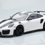 Porsche 911 GT2 RS 991.2 Weissach Package Valge Mustad Magneesiumveljed Minichamps 1:18