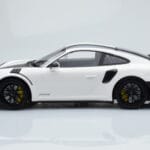 Porsche 911 GT2 RS 991.2 Weissach Package Valge Mustad Magneesiumveljed Minichamps 1:18 - image 3 of 6