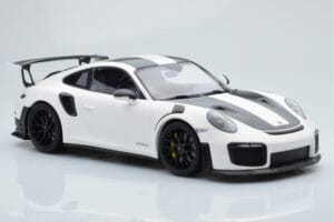 Porsche 911 GT2 RS 991.2 Weissach Package Valge Mustad Magneesiumveljed Minichamps 1:18 153068309 Metall - pilt 4/6