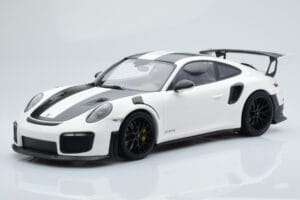 Porsche 911 GT2 RS 991.2 Weissach Package Valge Mustad Magneesiumveljed Minichamps 1:18