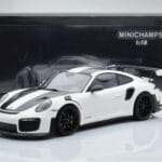 Porsche 911 GT2 RS 991.2 Weissach Package Valge Mustad Magneesiumveljed Minichamps 1:18 - image 6 of 6
