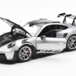 Porsche 911 992 GT3 Weissach Pack GT Hõbedane Metallic Norev 1:18 - image 2 of 8