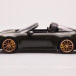 Porsche 911 992 Targa 4S Oliivroheline GT Spirit 1:18 - image 3 of 6