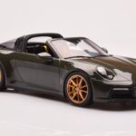 Porsche 911 992 Targa 4S Oliivroheline GT Spirit 1:18 - image 4 of 6