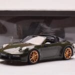 Porsche 911 992 Targa 4S Oliivroheline GT Spirit 1:18 - image 6 of 6