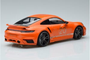 Porsche 911 992 Turbo S China 20th Anniversary Oranž Minichamps 1:18 155069171 Metall - pilt 2/6