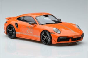 Porsche 911 992 Turbo S China 20th Anniversary Oranž Minichamps 1:18 155069171 Metall - pilt 4/6