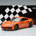 Porsche 911 992 Turbo S China 20th Anniversary Oranž Minichamps 1:18 - image 6 of 6