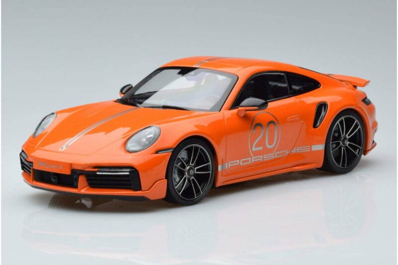 Porsche 911 992 Turbo S China 20th Anniversary Oranž Minichamps 1:18