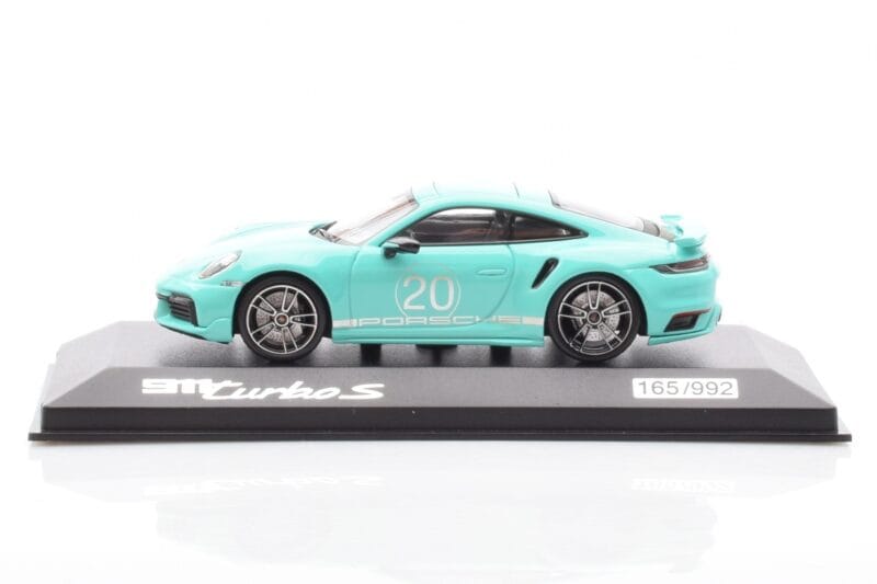 Porsche 911 992 Turbo S Mint Roheline Minichamps 1:43