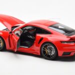 Porsche 911 992 Turbo S Sport Design Punane Minichamps 1:18 - image 5 of 8