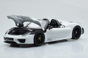 Porsche 918 Spyder Weissach Package Valge Mustade Velgedega Minichamps 1:18 113062443 Metall - pilt 2/9