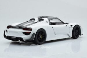 Porsche 918 Spyder Weissach Package Valge Mustade Velgedega Minichamps 1:18 113062443 Metall - pilt 3/9