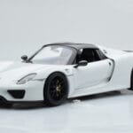 Porsche 918 Spyder Weissach Package Valge Mustade Velgedega Minichamps 1:18 - image 4 of 9