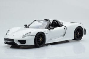 Porsche 918 Spyder Weissach Package Valge Mustade Velgedega Minichamps 1:18
